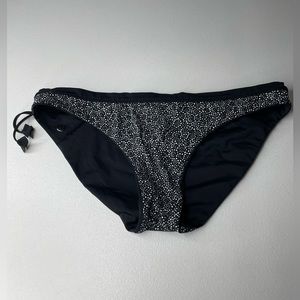 Lululemon Tidal Flow Bikini Bottom Womens Size 8 Black Reversible Flowers.